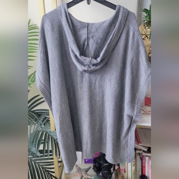 Forever 21 Heather Grey Hooded Poncho - Size S/P - Picture 5 of 6